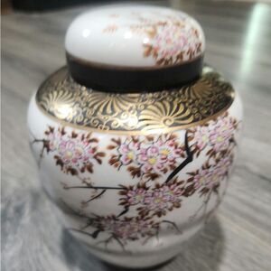 GUC Vintage Japanese Cherry Blossom Lided Ginger Jar
